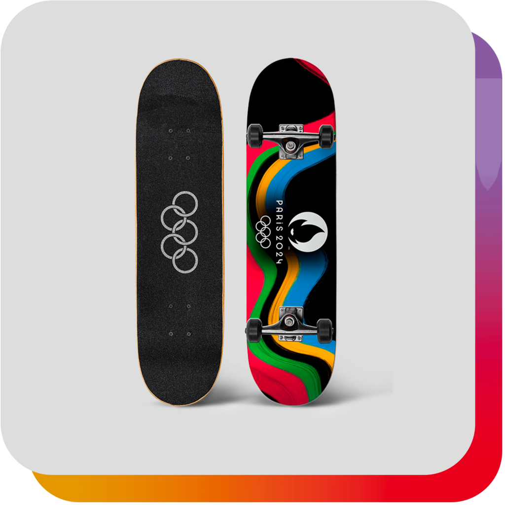 Fiche produit : Finger skate Jeux Olympiques avec design aux couleurs des JO, sur fond gris clair avec signature arc-en-ciel en arrière-plan.